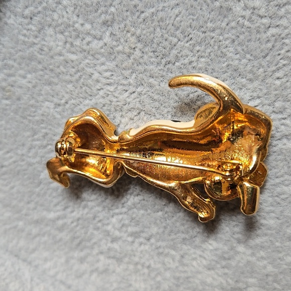 Vintage Enamel Dog Brooch - Cream and Gold Tone - Picture 11 of 17